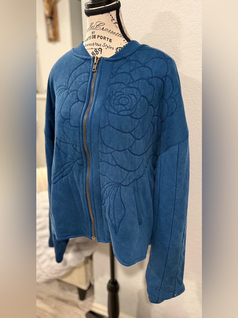 Free People Rose Front Zip Jacket Indigo Blue Floral Quilted Cotton Size L NWOT - Picture 3 of 15